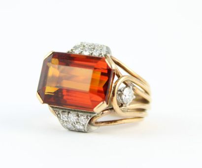 Bague en or jaune 18K (750/1000) et platine...