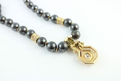 Collier en or jaune 18K (750/1000) composé...