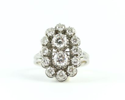 Bague en or gris 18K (750/1000) ornée de...