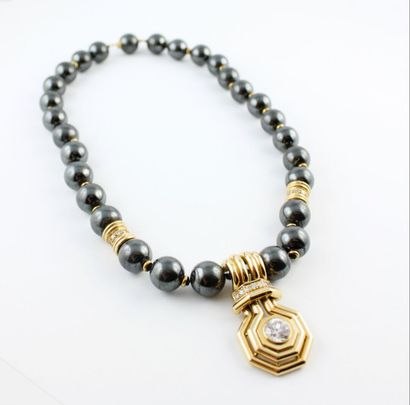 Collier en or jaune 18K (750/1000) composé...