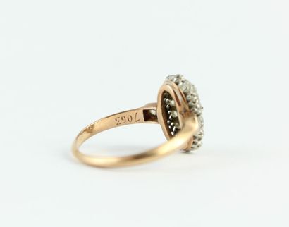 Bague en or jaune 18K (750/1000) le plateau...