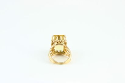 Bague de cocktail en or jaune 18K (750/1000)...