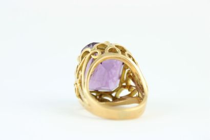 Bague en or jaune 18K (750/1000) ornée d'une...