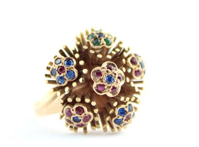 Bague en or jaune 18K (750/1000) figurant...
