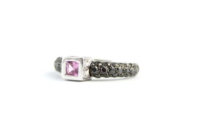 DE GRISOGONO
Bague en or gris 18K (750/1000)...
