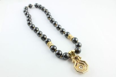 Collier en or jaune 18K (750/1000) composé...
