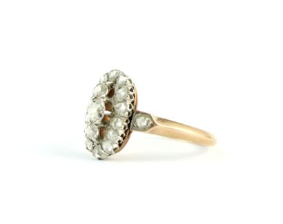 Bague en or jaune 18K (750/1000) le plateau...