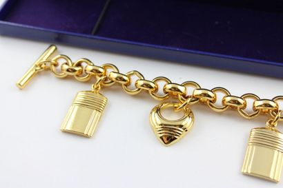 BOUCHERON 
Bracelet en métal doré fantaisie...
