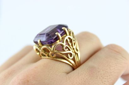 Bague en or jaune 18K (750/1000) ornée d'une...
