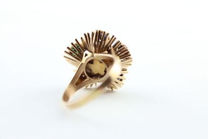 Bague en or jaune 18K (750/1000) figurant...