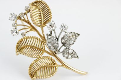 Broche clip en or 18 K ( 750/1000) et argent...