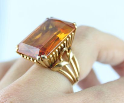 Bague de cocktail en or jaune 18K (750/1000)...