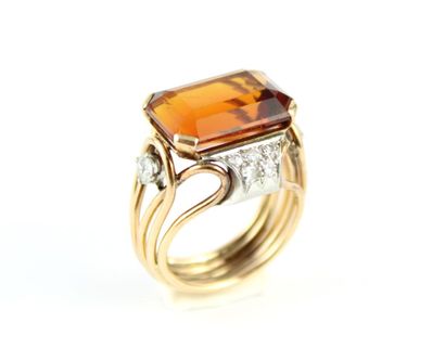 Bague en or jaune 18K (750/1000) et platine...