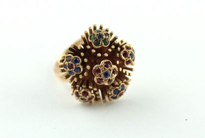 Bague en or jaune 18K (750/1000) figurant...