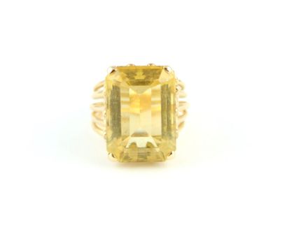 Bague de cocktail en or jaune 18K (750/1000)...