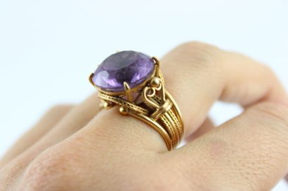 Bague en or jaune 18K (750/1000) ornée d'une...