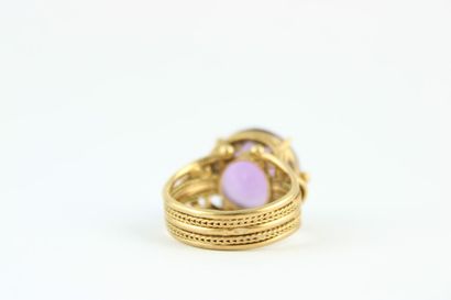 Bague en or jaune 18K (750/1000) ornée d'une...