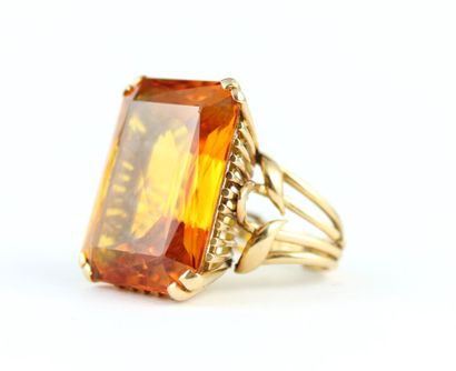Bague de cocktail en or jaune 18K (750/1000)...