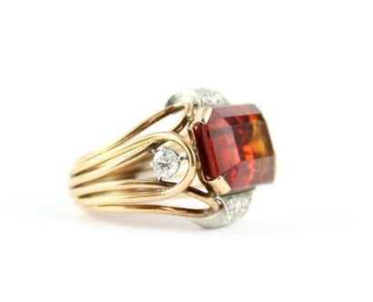 Bague en or jaune 18K (750/1000) et platine...