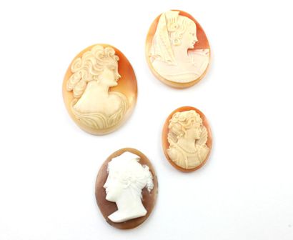 Ensemble de 4 camées coquille figurant des...