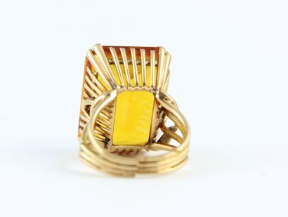 Bague de cocktail en or jaune 18K (750/1000)...