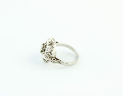 Bague en platine (8000/1000) et diamants...
