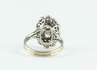 Bague en or gris 18K (750/1000) ornée de...