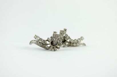 Paire de boucles d'oreille en or gris 18...