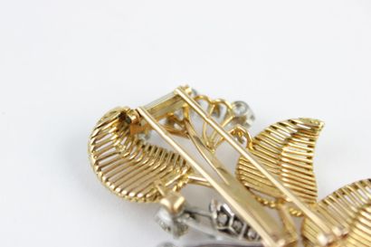 Broche clip en or 18 K ( 750/1000) et argent...
