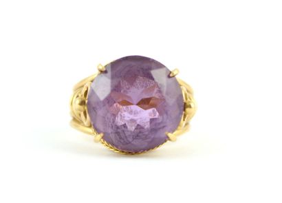 Bague en or jaune 18K (750/1000) ornée d'une...