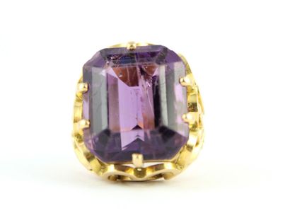 Bague en or jaune 18K (750/1000) ornée d'une...