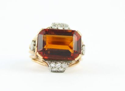 Bague en or jaune 18K (750/1000) et platine...