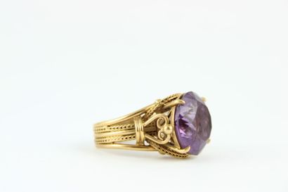 Bague en or jaune 18K (750/1000) ornée d'une...