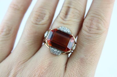 Bague en or jaune 18K (750/1000) et platine...