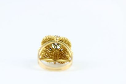 Bague en or jaune 18K (750/1000) de forme...