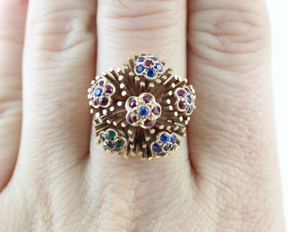 Bague en or jaune 18K (750/1000) figurant...