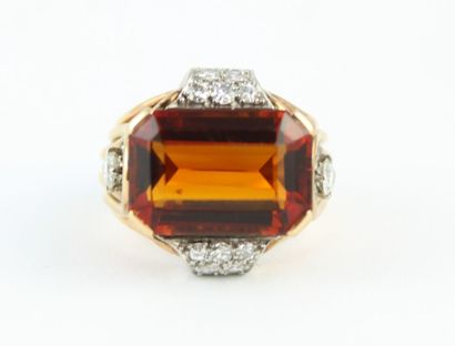 Bague en or jaune 18K (750/1000) et platine...