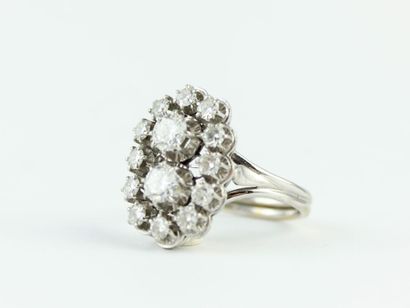 Bague en or gris 18K (750/1000) ornée de...