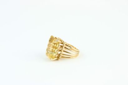 Bague de cocktail en or jaune 18K (750/1000)...