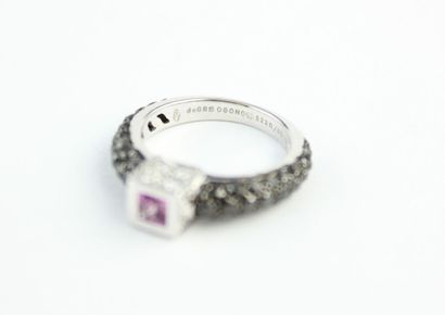 DE GRISOGONO
Bague en or gris 18K (750/1000)...