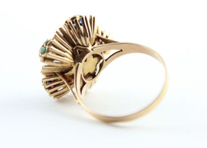 Bague en or jaune 18K (750/1000) figurant...