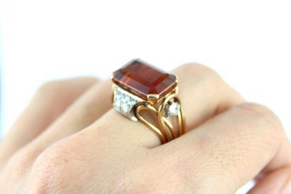 Bague en or jaune 18K (750/1000) et platine...