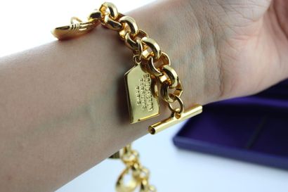 BOUCHERON 
Bracelet en métal doré fantaisie...