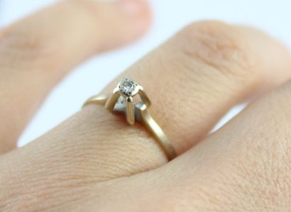Bague solitaire en or gris18K (750/1000)...