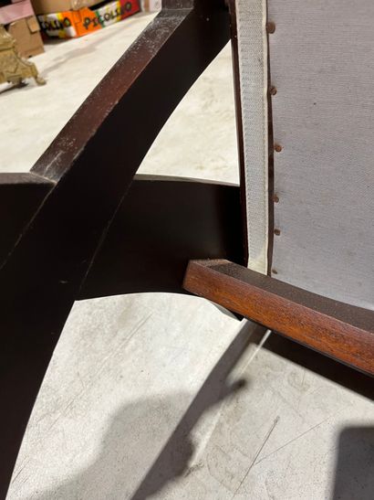 SUITE DE DOUZE CHAISES en bois exotique....