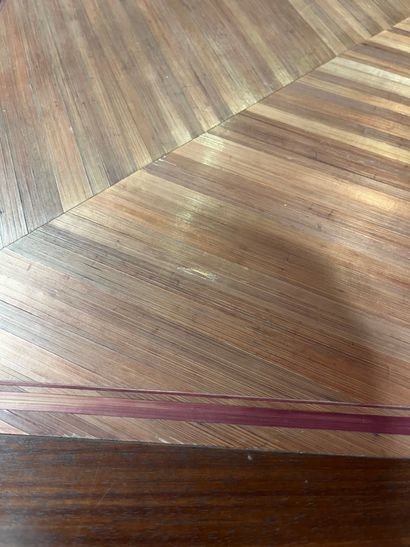 PAIRE DE TABLES BASSES
En bois, le plateau...