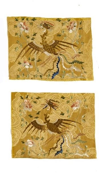 CHINE, VERS 1900
Paire d'éléments textiles...