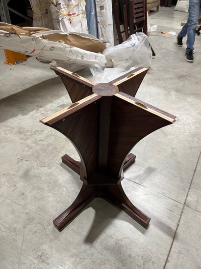PAIRE DE TABLES BASSES
En bois, le plateau...