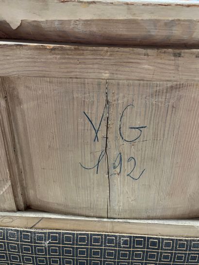BANQUETTE
En bois sérusé, le dossier armorié,...