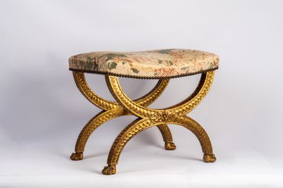 Tabouret curule en bois doré ( redoré) et...
